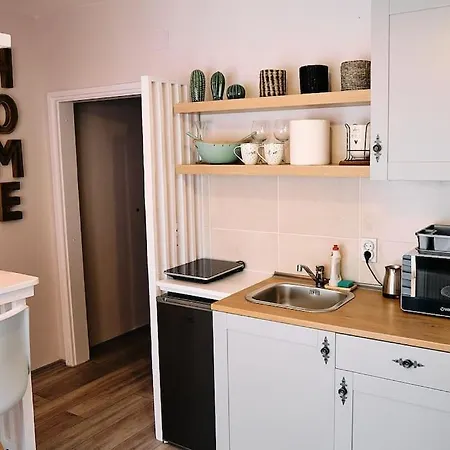 Lenny's Apartment *
